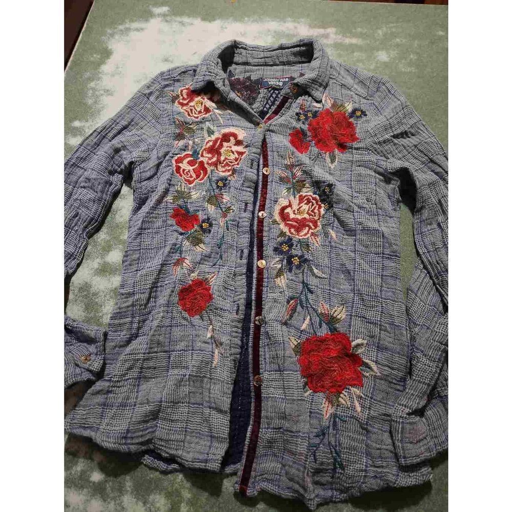 Johnny Was Mica Button Back Top embroidered roses top sz Small